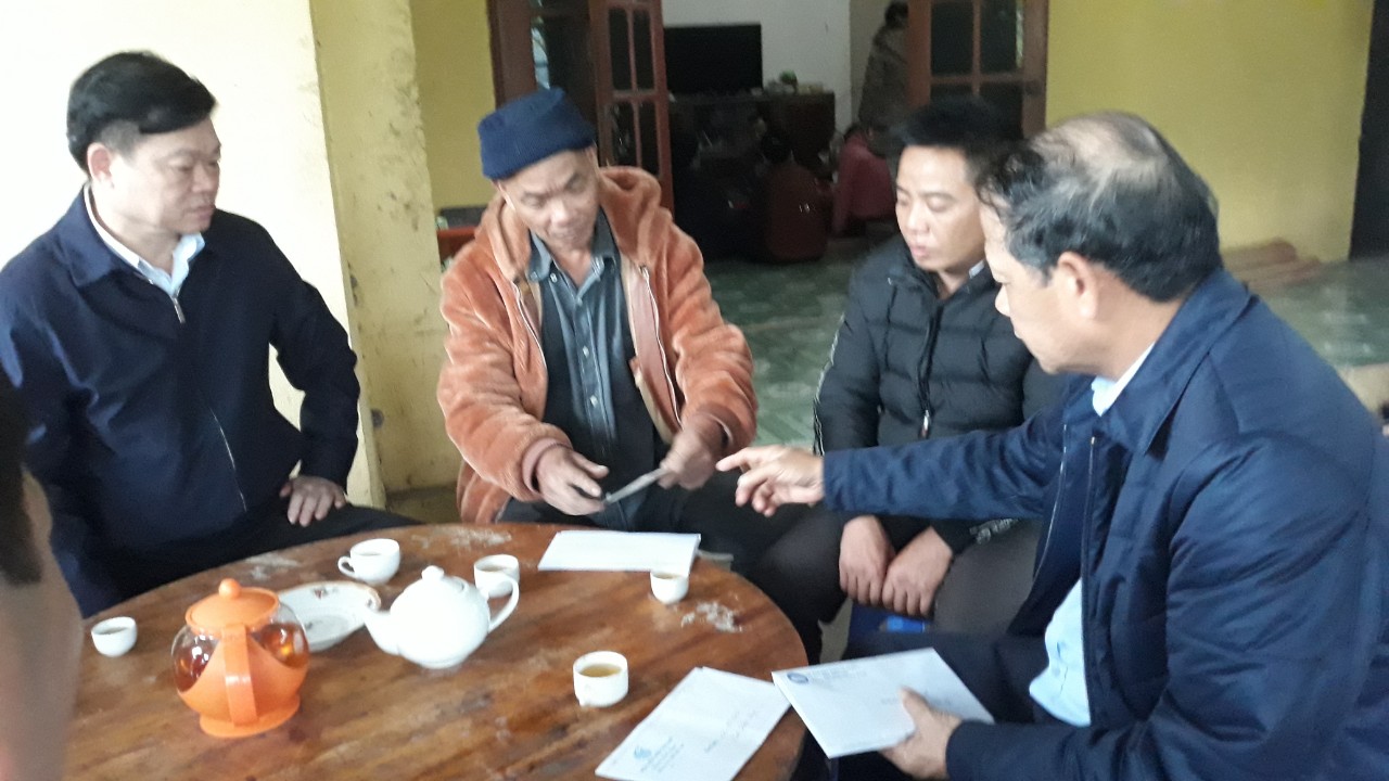 Lãnh đạo tỉnh thăm hỏi, động viên gia đình bị nạn tại xã Yến Dương, huyện Ba Bể