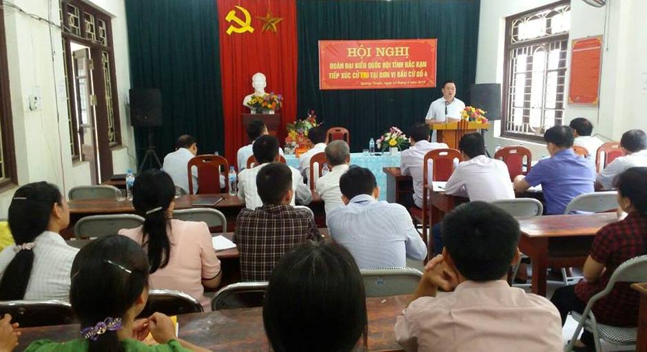 Đồng chí Hoàng Duy Chinh - Phó Bí thư Tỉnh ủy, Trưởng đoàn Đại biểu Quốc hội tỉnh tiếp xúc cử tri huyện Bạch Thông