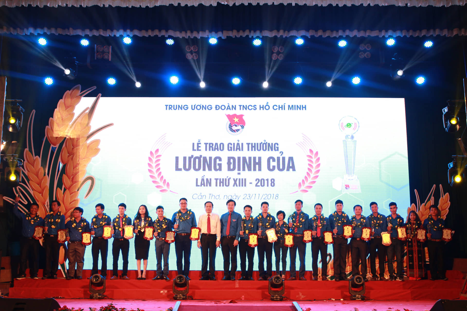 Thanh niên tiêu biểu nhận giải thưởng Lương Định Của năm 2018