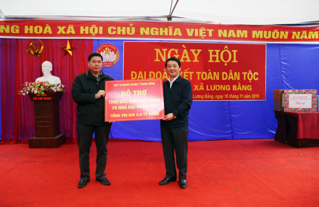 Thường trực Ban Bí thư Trung ương Đảng Trần Quốc Vượng dự Ngày hội Đại đoàn kết tại thôn Nà Tẳng - Ảnh minh hoạ 7