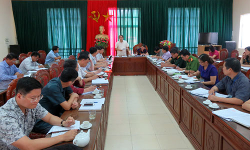 Chủ tịch UBND tỉnh Lý Thái Hải làm việc tại huyện Ngân Sơn
