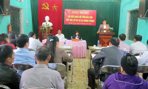 Đoàn đại biểu Quốc hội đơn vị tỉnh Bắc Kạn tiếp xúc cử tri tại xã Dương Phong (huyện Bạch Thông)