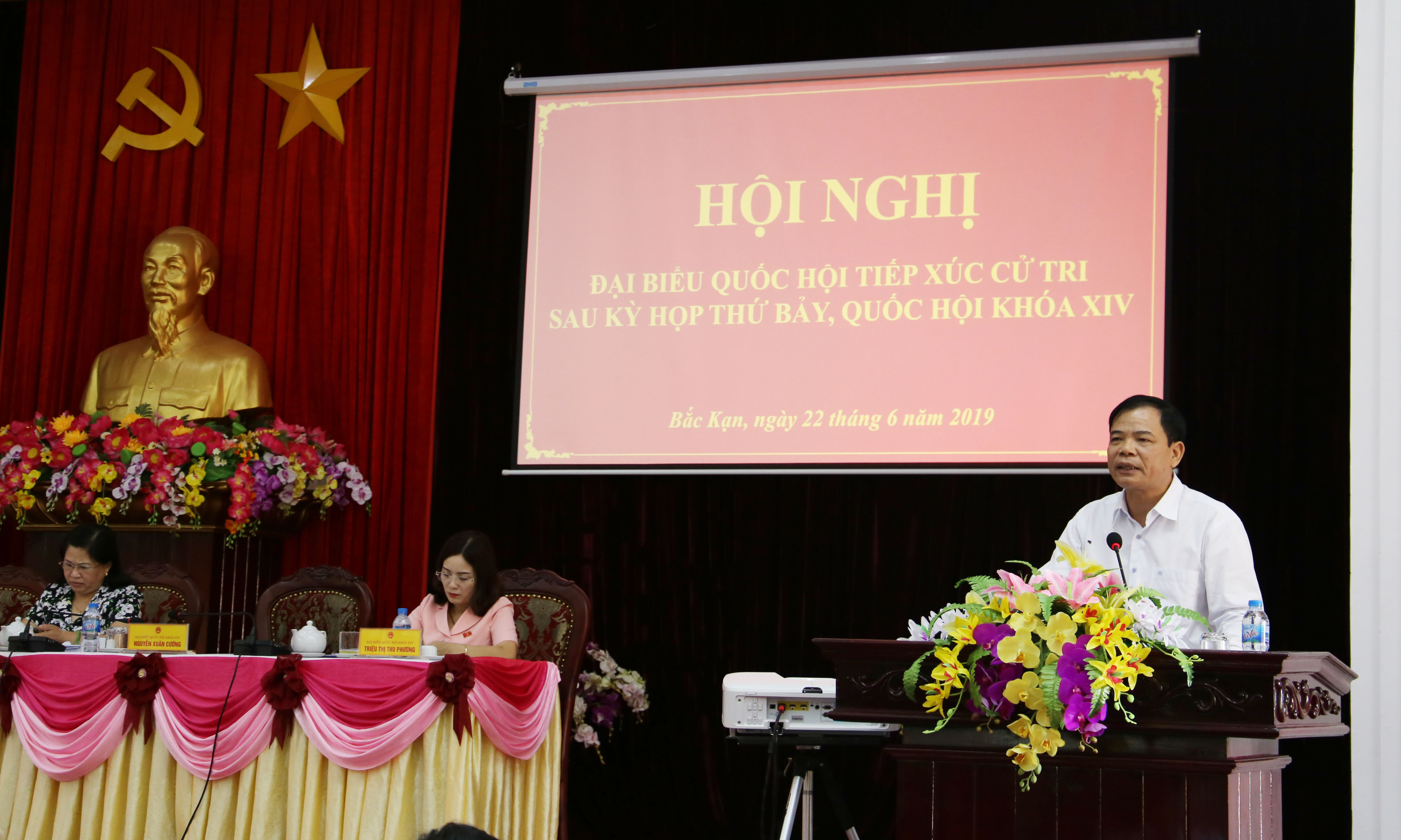 Đại biểu Quốc hội Nguyễn Xuân Cường - Bộ trưởng Bộ Nông nghiệp và Phát triển nông thôn tiếp xúc cử tri tại Bắc Kạn