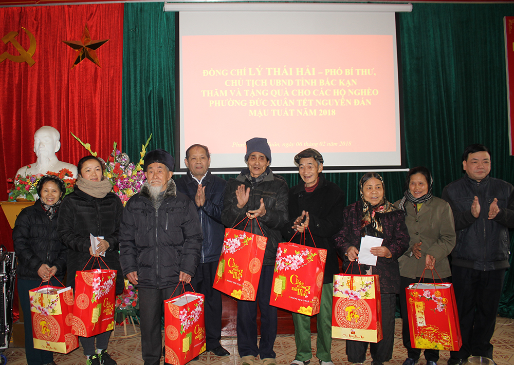Lãnh đạo tỉnh tặng quà Tết tại huyện Ngân Sơn, Chợ Đồn, Ba Bể, Pác Nặm và thành phố Bắc Kạn - Ảnh minh hoạ 5