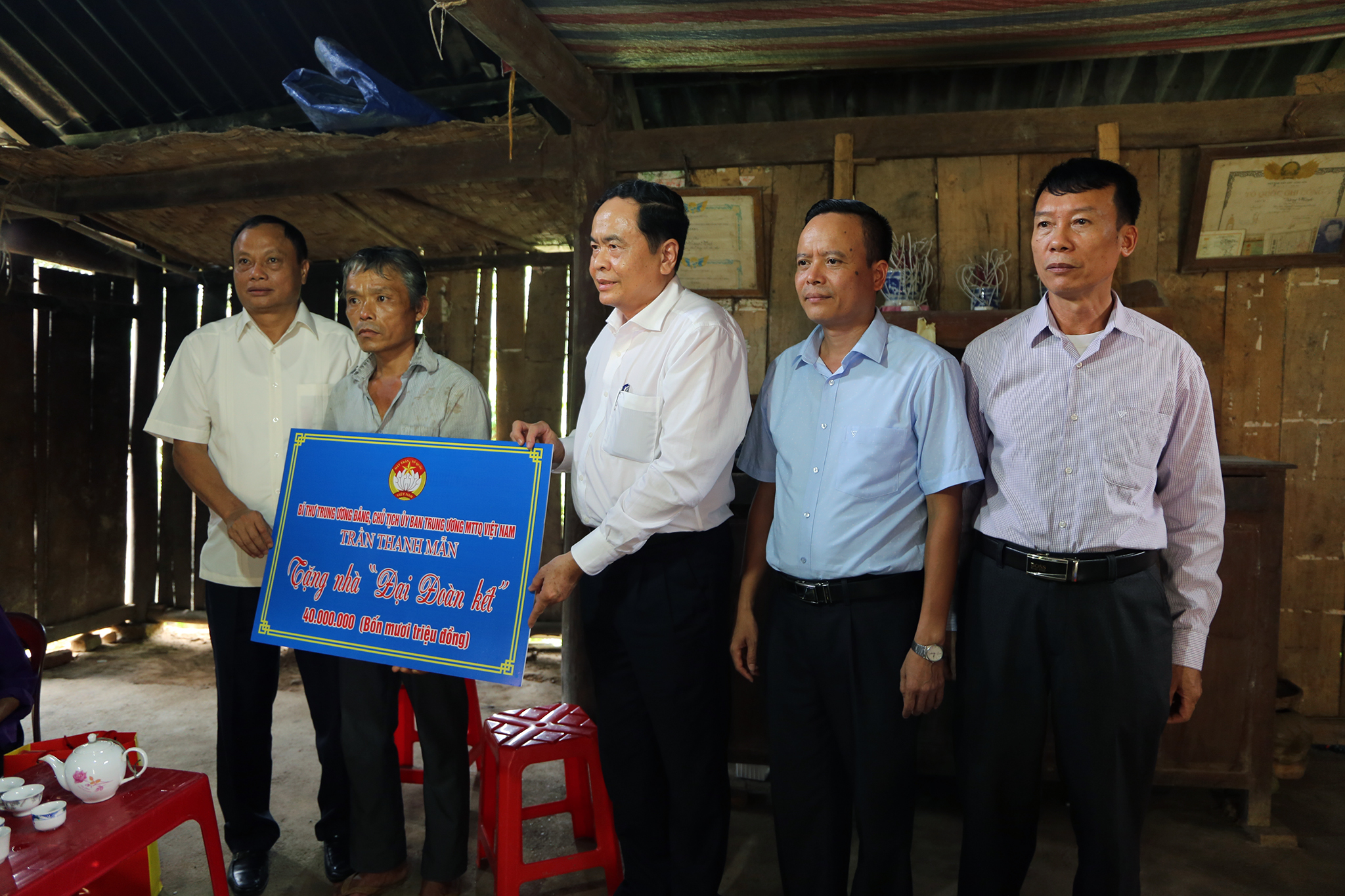 Chủ tịch Ủy ban Trung ương MTTQ Việt Nam Trần Thanh Mẫn thăm, tặng quà và hỗ trợ xây dựng Đại đoàn kết tại Bắc Kạn