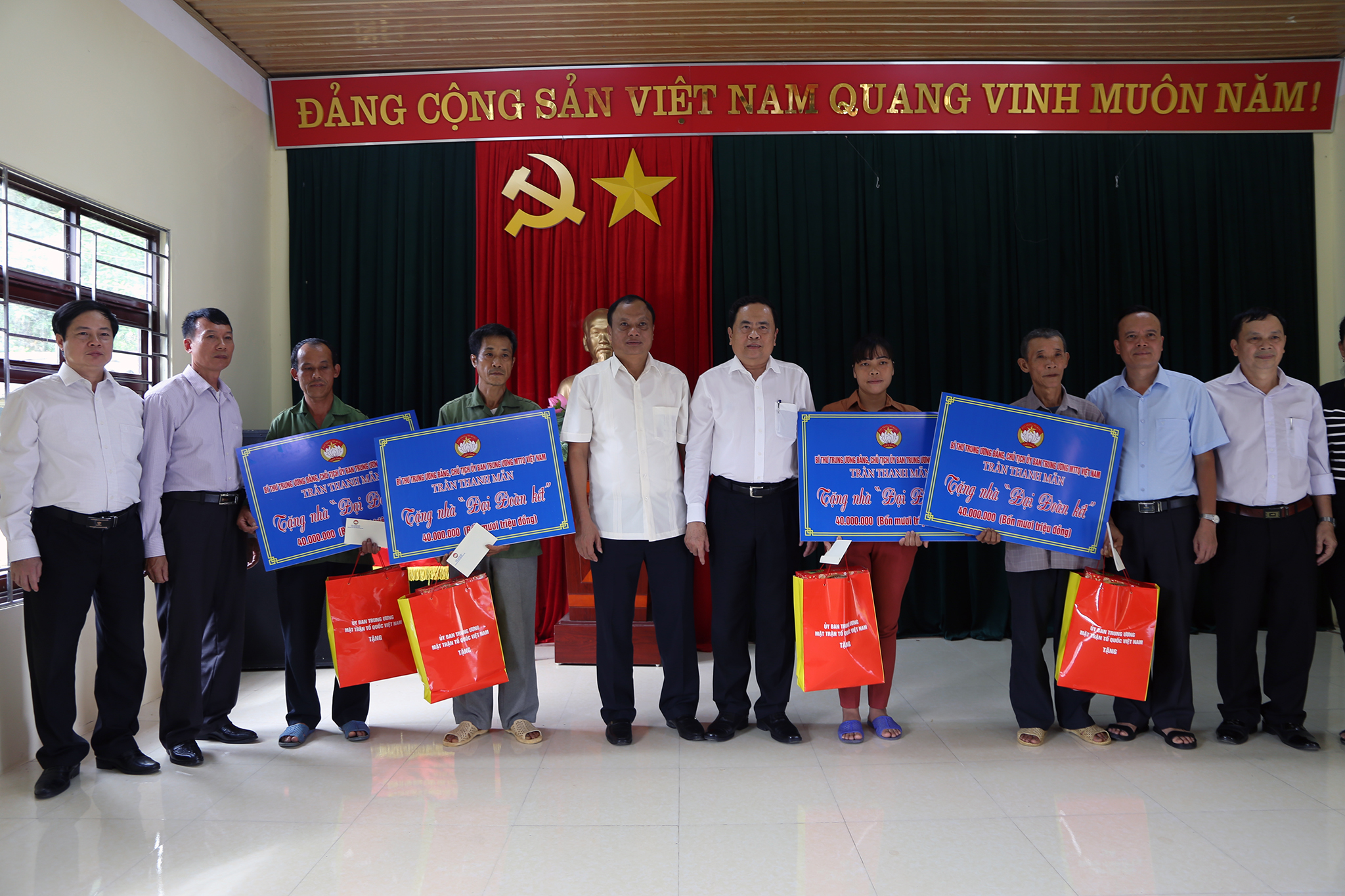 Chủ tịch Ủy ban Trung ương MTTQ Việt Nam Trần Thanh Mẫn thăm, tặng quà và hỗ trợ xây dựng Đại đoàn kết tại Bắc Kạn - Ảnh minh hoạ 2