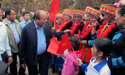 Thủ tướng Chính phủ Nguyễn Xuân Phúc dự Ngày hội đại đoàn kết toàn dân tộc tại thôn Tân Thành