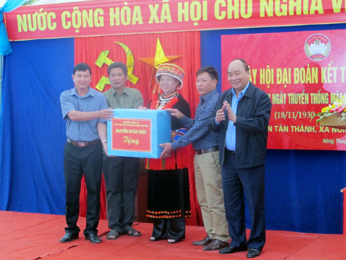 Thủ tướng Chính phủ Nguyễn Xuân Phúc dự Ngày hội đại đoàn kết toàn dân tộc tại thôn Tân Thành - Ảnh minh hoạ 3