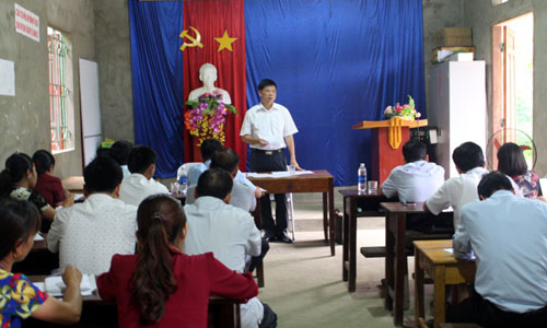 Phó Chủ tịch UBND tỉnh Nông Văn Chí làm việc tại huyện Na Rì