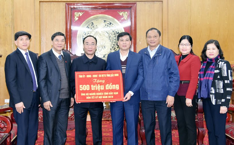 Tỉnh Bắc Ninh tặng 500 triệu đồng ủng hộ người nghèo tỉnh Bắc Kạn đón Tết