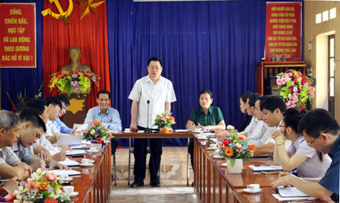 Phó Bí thư Tỉnh ủy Hoàng Duy Chinh làm việc tại phường Xuất Hóa