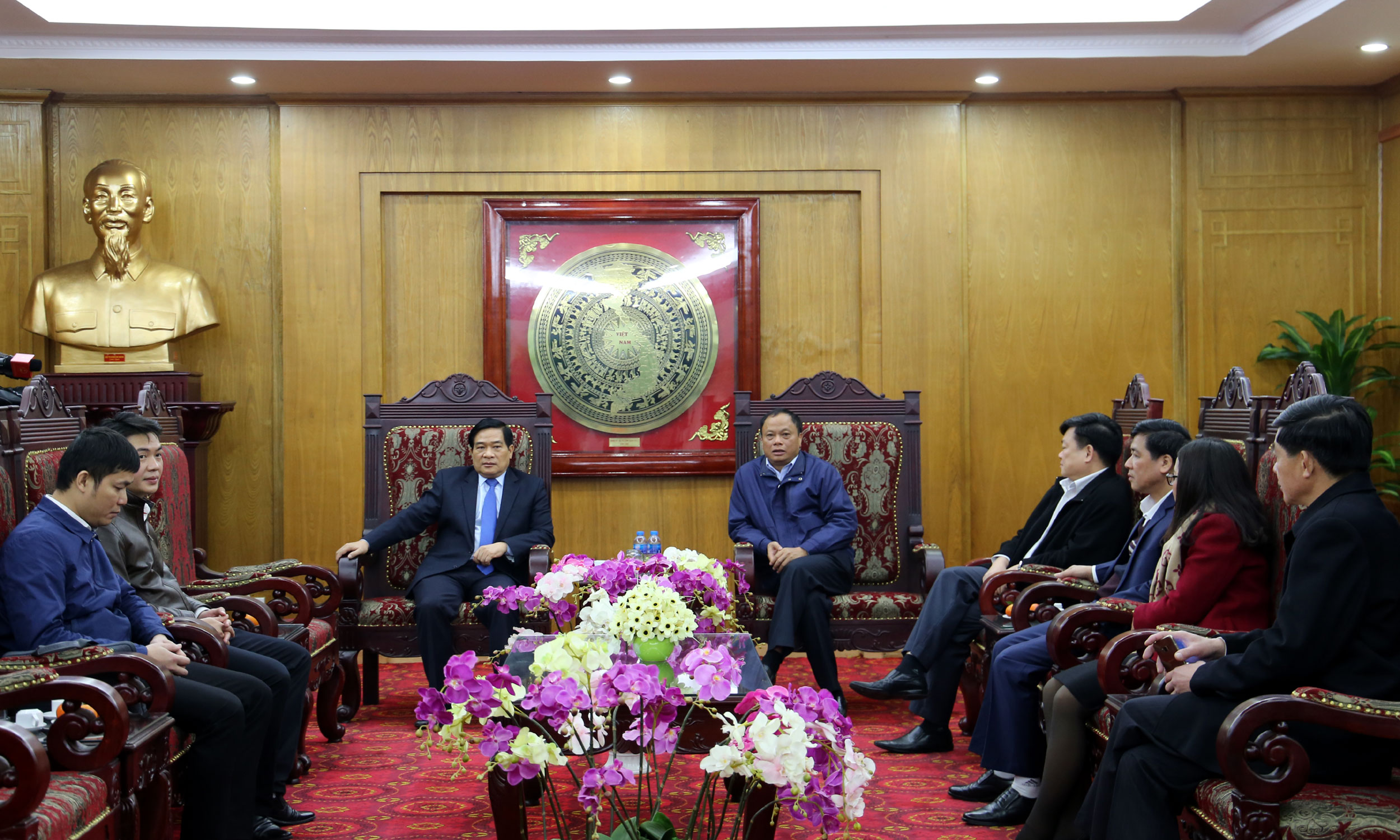 Chủ tịch Hội đồng Dân tộc Quốc hội Hà Ngọc Chiến thăm, tặng quà tại Bắc Kạn
