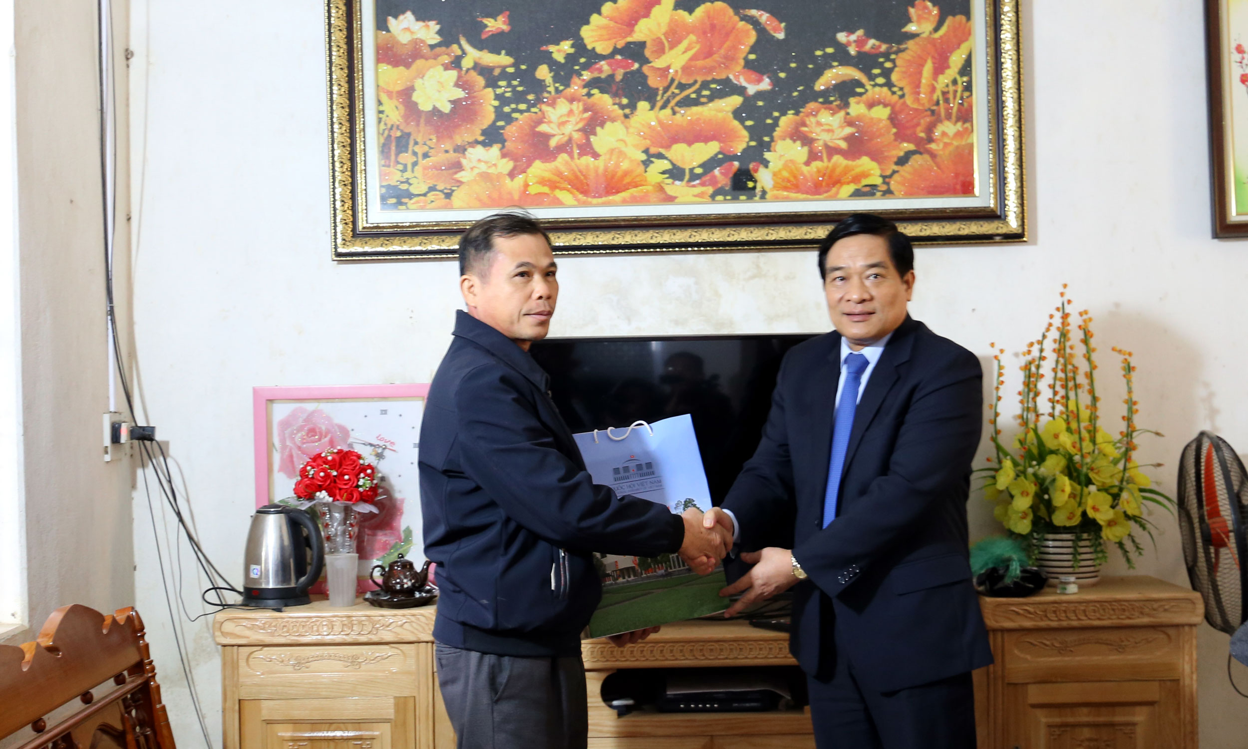 Chủ tịch Hội đồng Dân tộc Quốc hội Hà Ngọc Chiến thăm, tặng quà tại Bắc Kạn - Ảnh minh hoạ 4