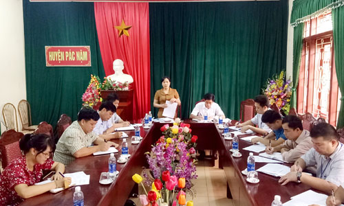 Đồng chí Đỗ Thị Minh Hoa - Phó Chủ tịch UBND tỉnh làm việc với huyện Pác Nặm